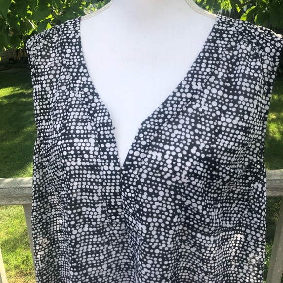 NWT Rose & Olive Sleeveless Blouse 2X - Picture 3 of 3